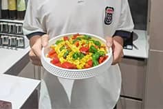 且喜人间好时节，事事如愿人相伴