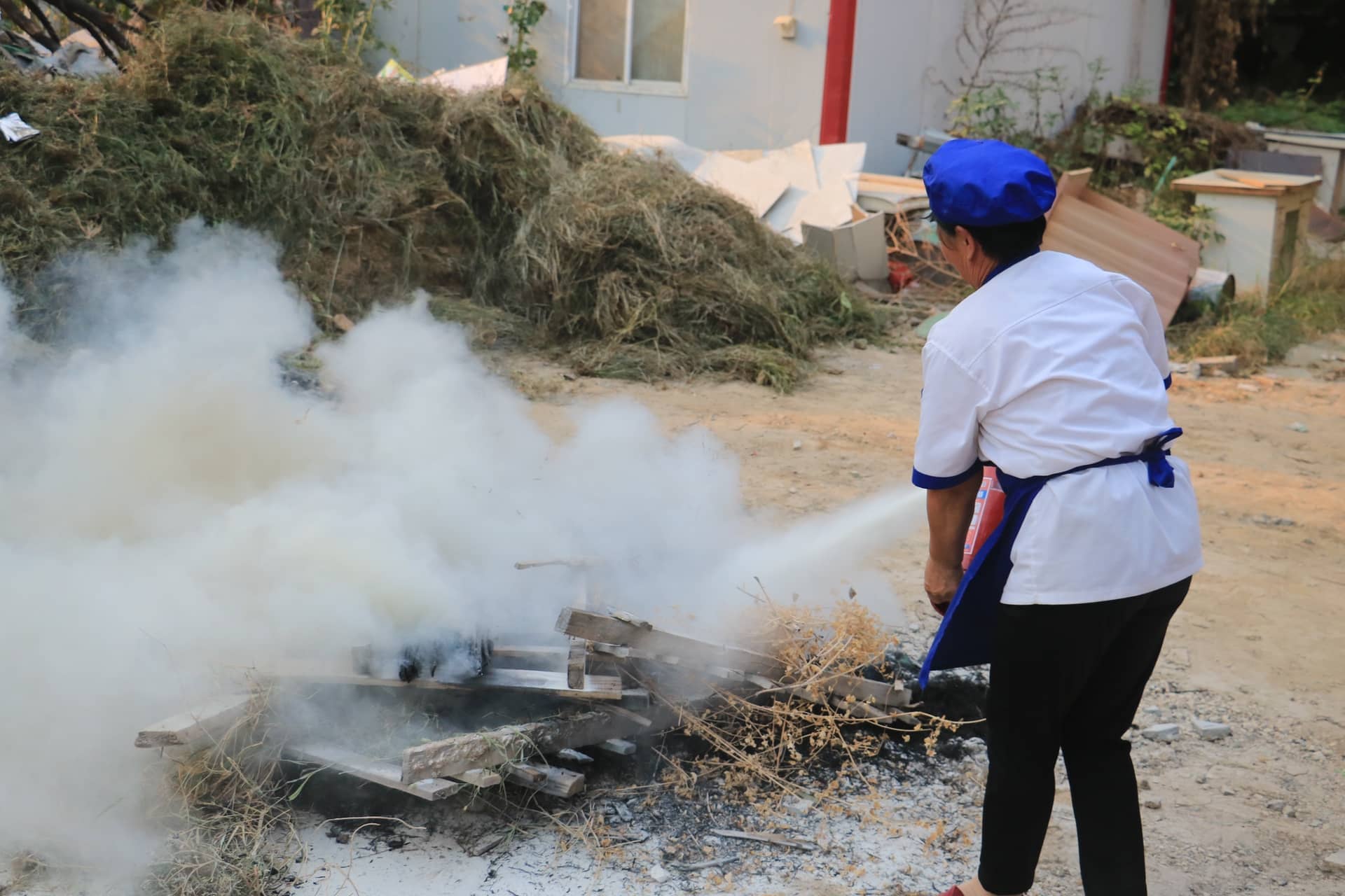新奇中学高中部进行“消防安全”培训演练