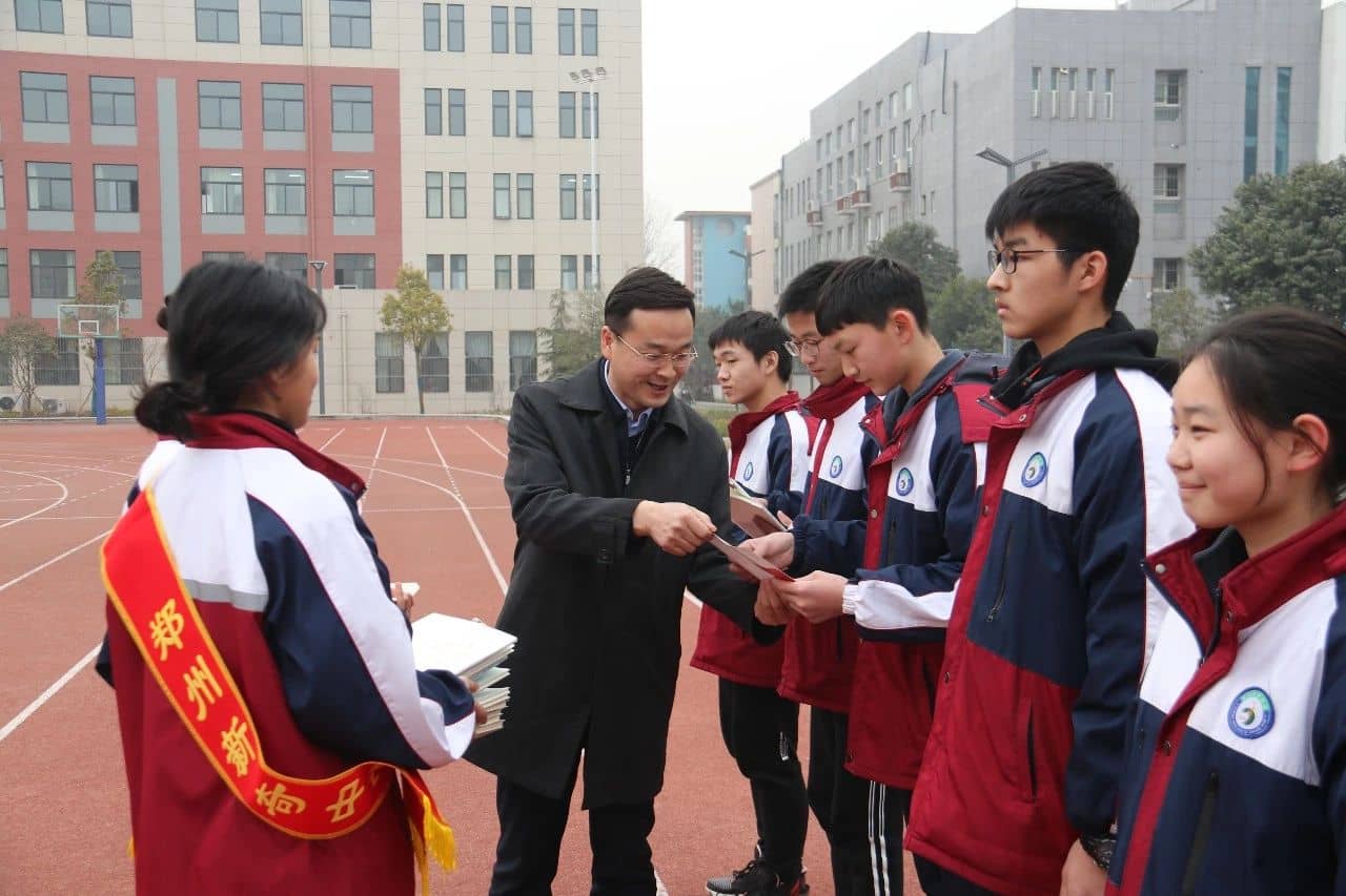 郑州新奇中学高中部2018-2019学年上学期期末表彰大会