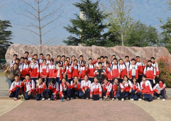 层林尽染秋意浓 叠翠流金庆丰收